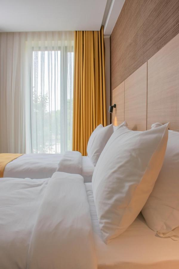 Hotel Osetia Garden Момчилград Экстерьер фото