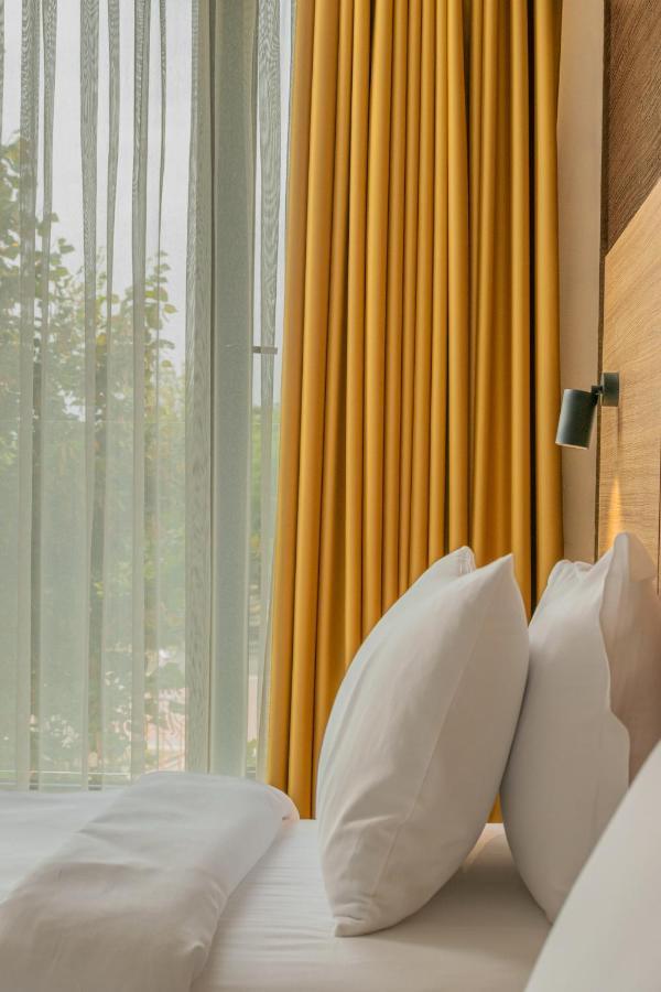 Hotel Osetia Garden Момчилград Экстерьер фото