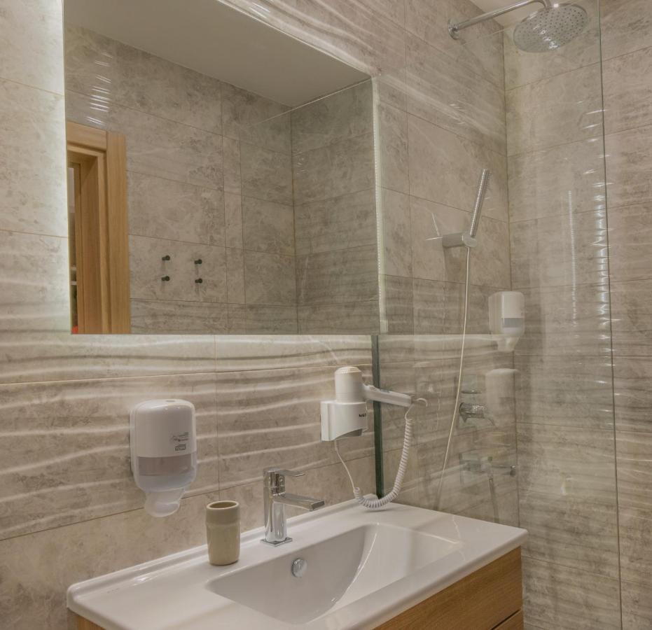 Hotel Osetia Garden Момчилград Экстерьер фото