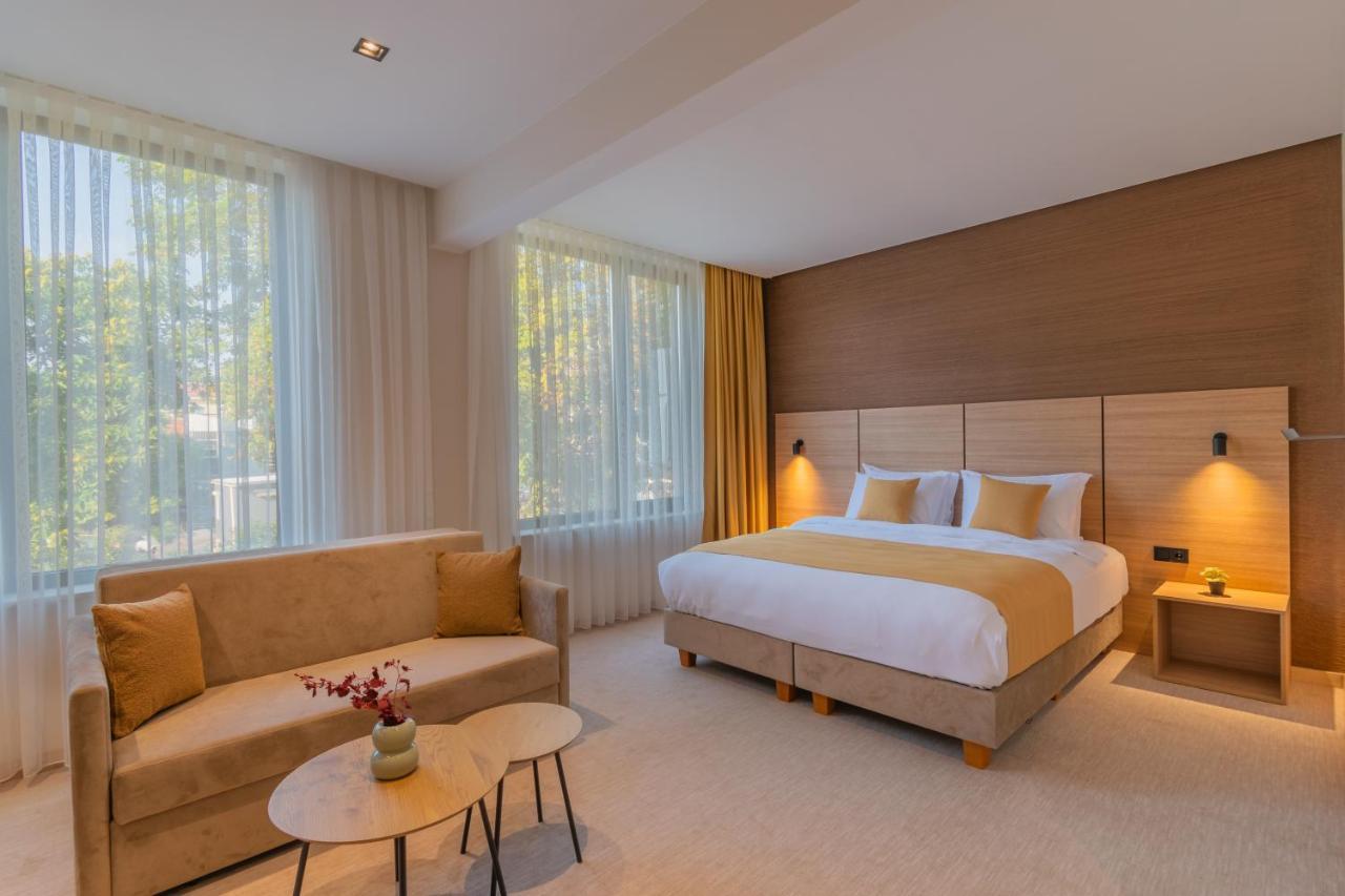 Hotel Osetia Garden Момчилград Экстерьер фото