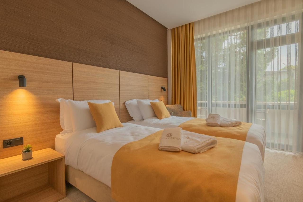 Hotel Osetia Garden Момчилград Экстерьер фото