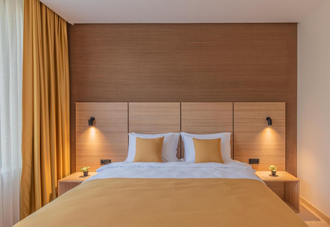 Hotel Osetia Garden Момчилград Экстерьер фото