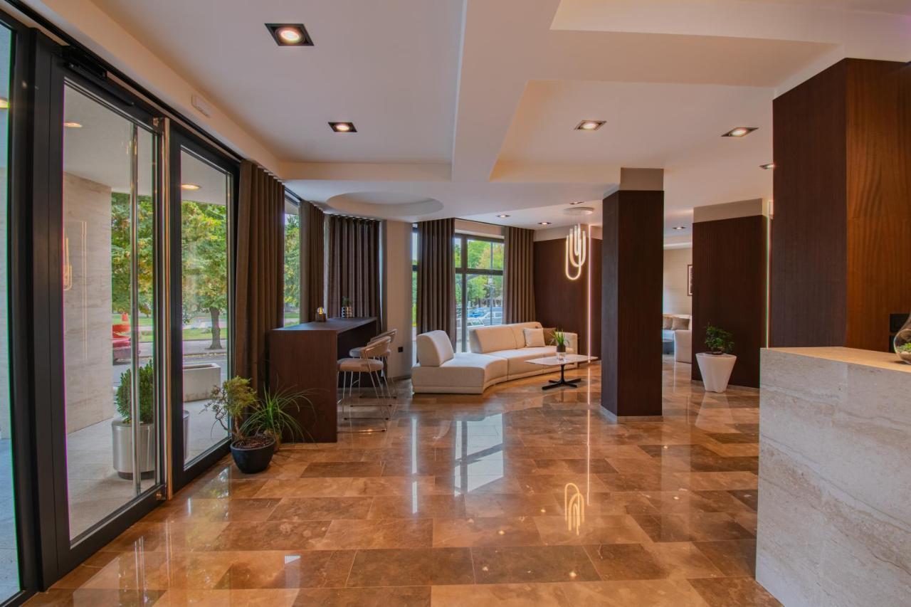 Hotel Osetia Garden Момчилград Экстерьер фото