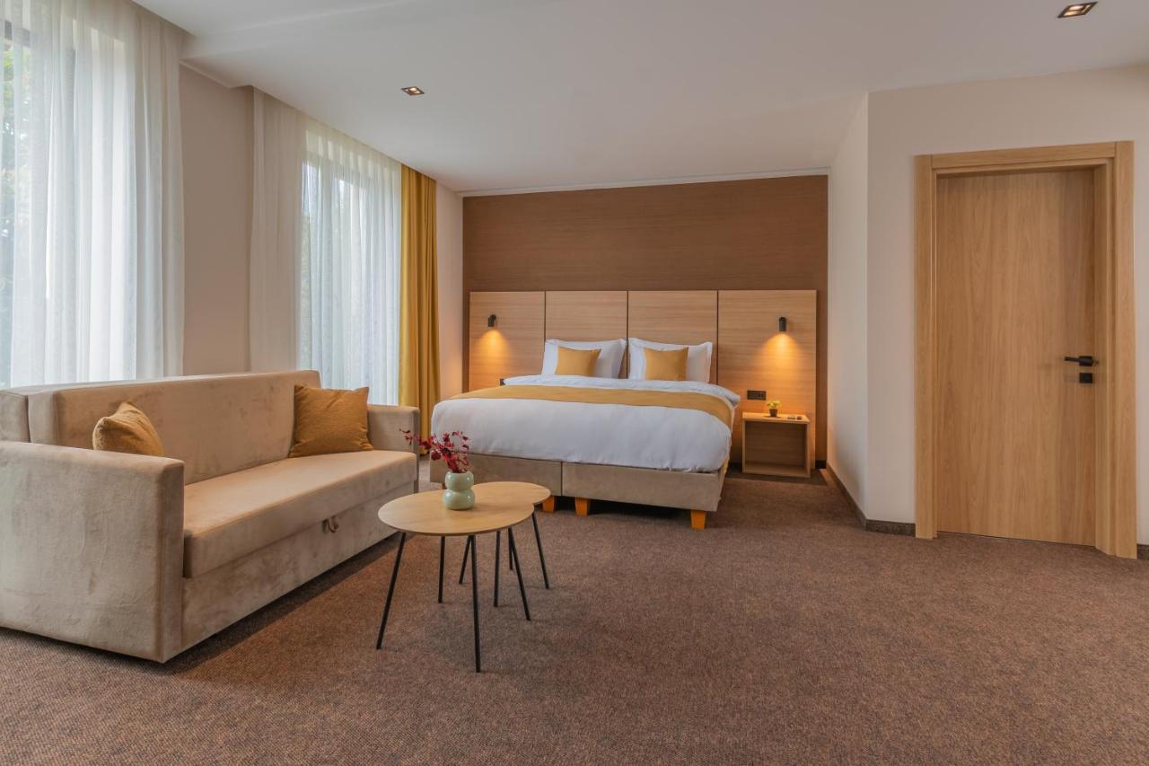 Hotel Osetia Garden Момчилград Экстерьер фото