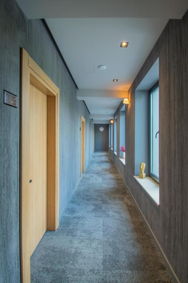 Hotel Osetia Garden Момчилград Экстерьер фото